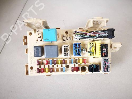 Used Fuse box Fuse box 32952440 32952440