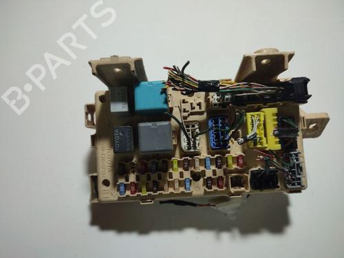 Used Fuse box Fuse box TOYOTA AVENSIS (_T25_) 2.2 D-CAT (ADT251_, ADT251R) (177 hp) 32571994 32571994