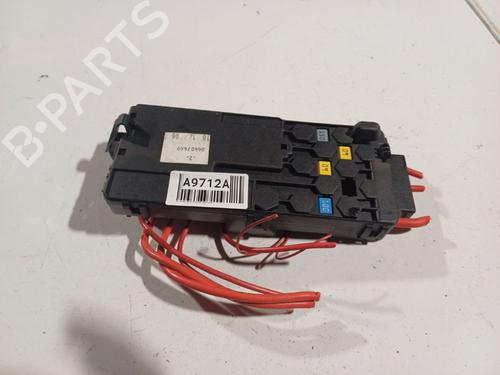 Used Fuse box Fuse box 32571317 32571317
