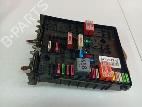 Used Fuse box Fuse box 37512798 37512798