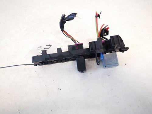 fuse-box-vw-passat-b6-3c2-2005-2006-2007-2008-2009-2010-2011-32896731 main image