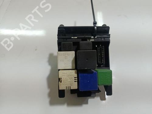 Used Fuse box Fuse box OPEL OMEGA B (V94) 2.2 16V (F69, M69, P69) (144 hp) 32533244 32533244