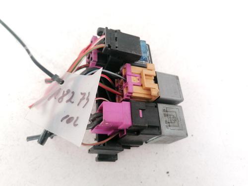 Used Fuse box Fuse box AUDI A4 B5 (8D2) 1.9 TDI (110 hp) 32915805 32915805