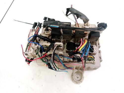 fuse-box-toyota-previa-ii-_r3_-2000-2001-2002-2003-2004-2005-2006-32904299 main image