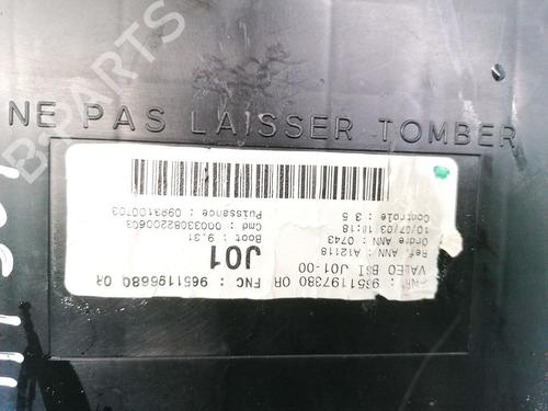 Fuse box CITROËN C5 I (DC_) 2.2 HDi (DC4HXB, DC4HXE) | BP32905536E1 - Image 3