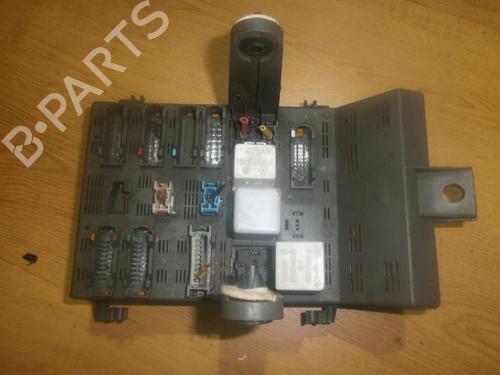 Used Fuse box Fuse box 33482831 33482831
