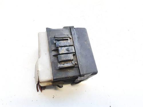 fuse-box-toyota-corolla-saloon-_e12_-2000-2001-2002-2003-2004-2005-2006-2007-2008-32537994 main image