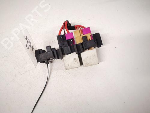 fuse-box-audi-a6-c6-4f2-2004-2005-2006-2007-2008-2009-2010-2011-32898322 main image