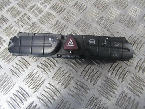 Used Warning switch Warning switch MERCEDES-BENZ C-CLASS T-Model (S203) C 240 (203.261) (170 hp) 35667284 35667284