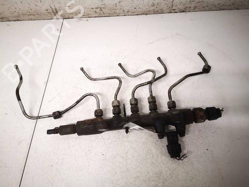 Used Injection rail Injection rail 37084125 37084125