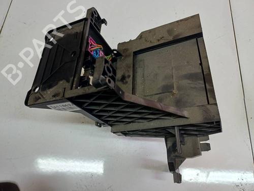 Used Fuse box Fuse box 32538391 32538391