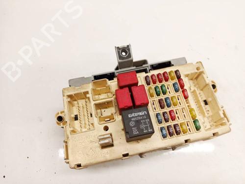Used Fuse box Fuse box FIAT STILO (192_) 1.9 JTD (192_XE1A) (115 hp) 33751476 33751476