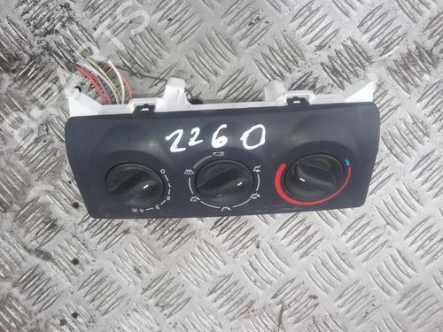 climate-control-renault-clio-iii-br01-cr01-2005-2006-2007-2008-2009-2010-2011-2012-2013-2014-35839649 main image