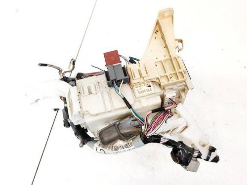 fuse-box-toyota-yaris-_p9_-2005-2006-2007-2008-2009-2010-2011-2012-2013-2014-32948675 main image