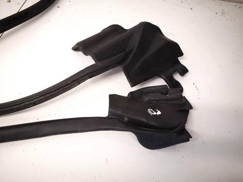 Gummiliste TESLA MODEL S (5YJS) P90D AWD | BP38576952C142 - Image 2