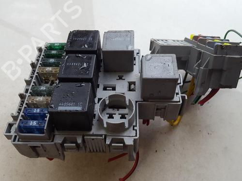Used Fuse box Fuse box VOLVO XC90 I (275) D5 AWD (185 hp) 33516667 33516667