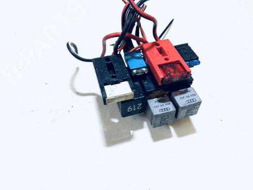 fuse-box-audi-a4-b5-8d2-1994-1995-1996-1997-1998-1999-2000-2001-33074813 main image