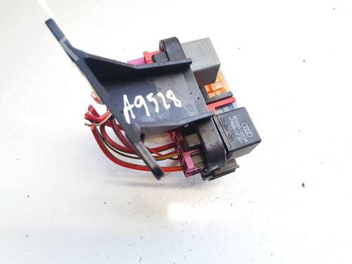 Boîte à Fusibles AUDI A6 C5 (4B2, 4B4) 2.5 TDI quattro (180 hp) 32628105