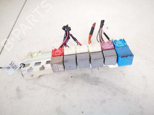 Used Fuse box Fuse box PEUGEOT BOXER Bus (230P) 2.5 D (86 hp) 32913472 32913472