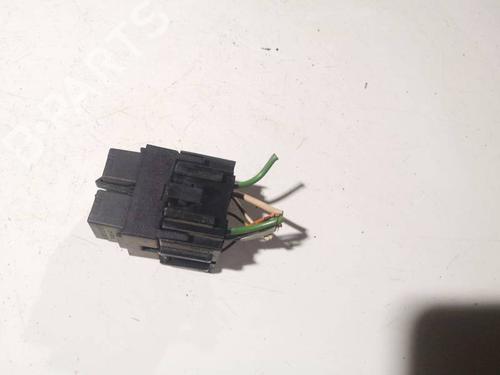 Used Fuse box PEUGEOT 406 (8B) 2.0 HDi 110 (107 hp) 32572978