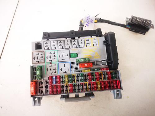 Used Fuse box Fuse box OPEL VECTRA B (J96) 2.0 DTI 16V (F19) (101 hp) 33085899 33085899