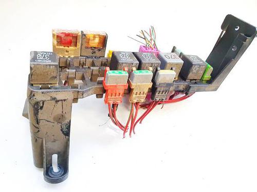 Boîte à Fusibles AUDI A6 C5 (4B2, 4B4) 2.5 TDI quattro (180 hp) 32627913