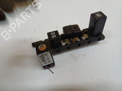Used Fuse box Fuse box 37512633 37512633