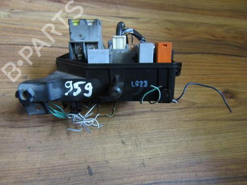 Used Fuse box Fuse box TOYOTA YARIS (_P1_) 1.3 (SCP12_, SCP13_, SCP12R, SCP13R) (87 hp) 33481283 33481283