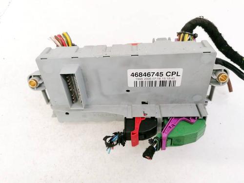 Used Fuse box Fuse box FIAT CROMA (194_) 1.9 D Multijet (194AXB1B) (120 hp) 32921070 32921070