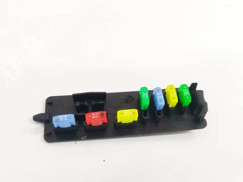 Used Fuse box Fuse box 32607396 32607396