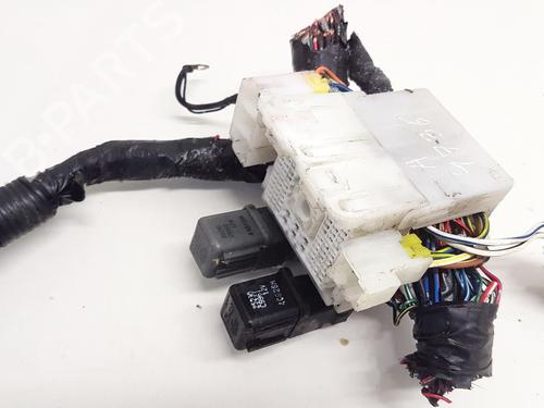 Used Fuse box NISSAN PRIMERA (P10) 2.0 16V (116 hp) 33104898