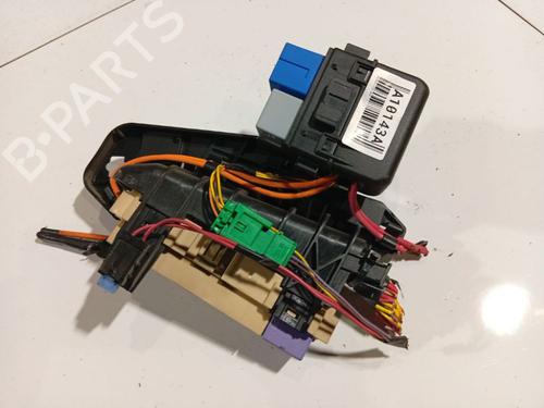 Used Fuse box Fuse box 36794596 36794596