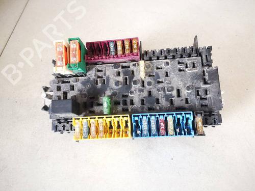 Used Fuse box Fuse box 32953106 32953106