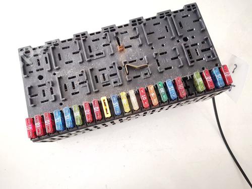 Used Fuse box Fuse box VW VENTO (1H2) 1.9 TDI (90 hp) 33073390 33073390