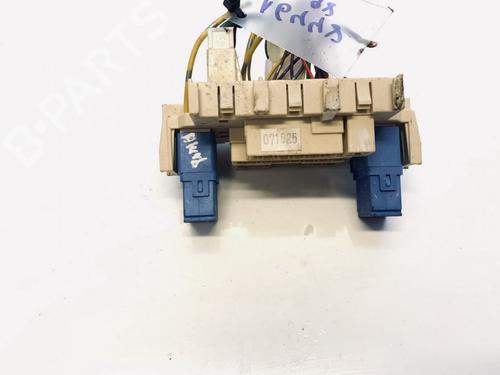 Used Fuse box Fuse box 33088797 33088797