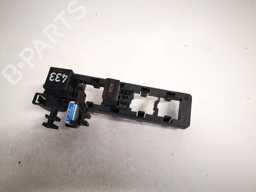Used Fuse box VW PASSAT B6 (3C2) 1.9 TDI (105 hp) 32601194