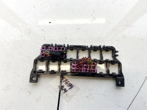 fuse-box-audi-a6-c5-4b2-4b4-1997-1998-1999-2000-2001-2002-2003-2004-2005-32891343 main image