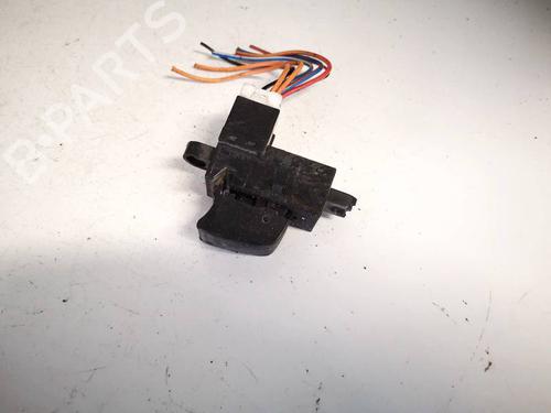 switch-nissan-primera-hatchback-p12-2002-32545691 main image