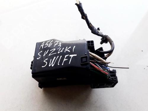 Used Fuse box Fuse box SUZUKI SWIFT III (MZ, EZ) 1.3 DDiS (RS413D) (69 hp) 33530155 33530155