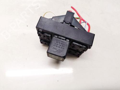 Used Fuse box Fuse box VW PASSAT B6 (3C2) 1.9 TDI (105 hp) 33105498 33105498