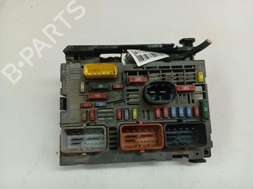 Used Fuse box Fuse box 37864797 37864797