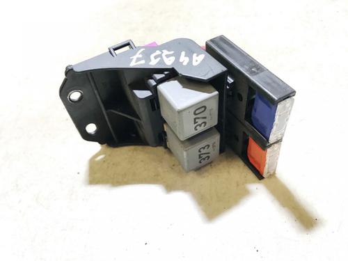 Used Fuse box Fuse box AUDI A6 C6 (4F2) 2.0 TDI (140 hp) 33102124 33102124