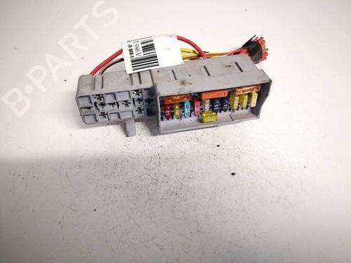 Used Fuse box Fuse box 32610940 32610940