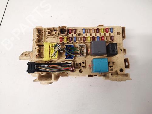 Used Fuse box Fuse box TOYOTA AVENSIS (_T25_) 2.0 D-4D (CDT250_, CDT250R) (116 hp) 32888279 32888279