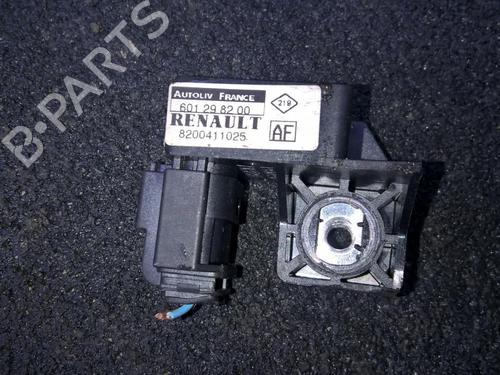 Used Electronic module Electronic module RENAULT SCÉNIC II (JM0/1_) 1.5 dCi (JM0F) (82 hp) 33530780 33530780
