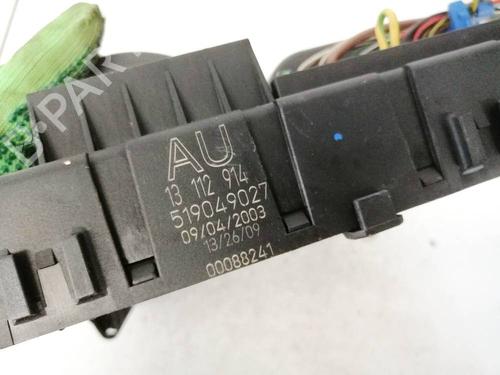 Fuse box OPEL SIGNUM Hatchback (Z03) 2.2 DTI (F48) | BP32585802E1