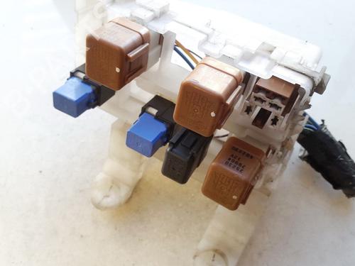 Used Fuse box Fuse box NISSAN X-TRAIL I (T30) 2.2 dCi (136 hp) 33518173 33518173