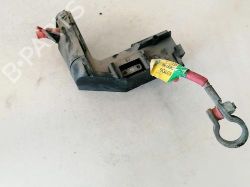 Used Fuse box Fuse box 33093803 33093803