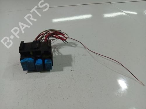 Used Fuse box Fuse box 39419855 39419855