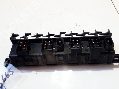 Fuse box AUDI A4 B5 (8D2) 1.8 | BP33529351E1 - Image 2